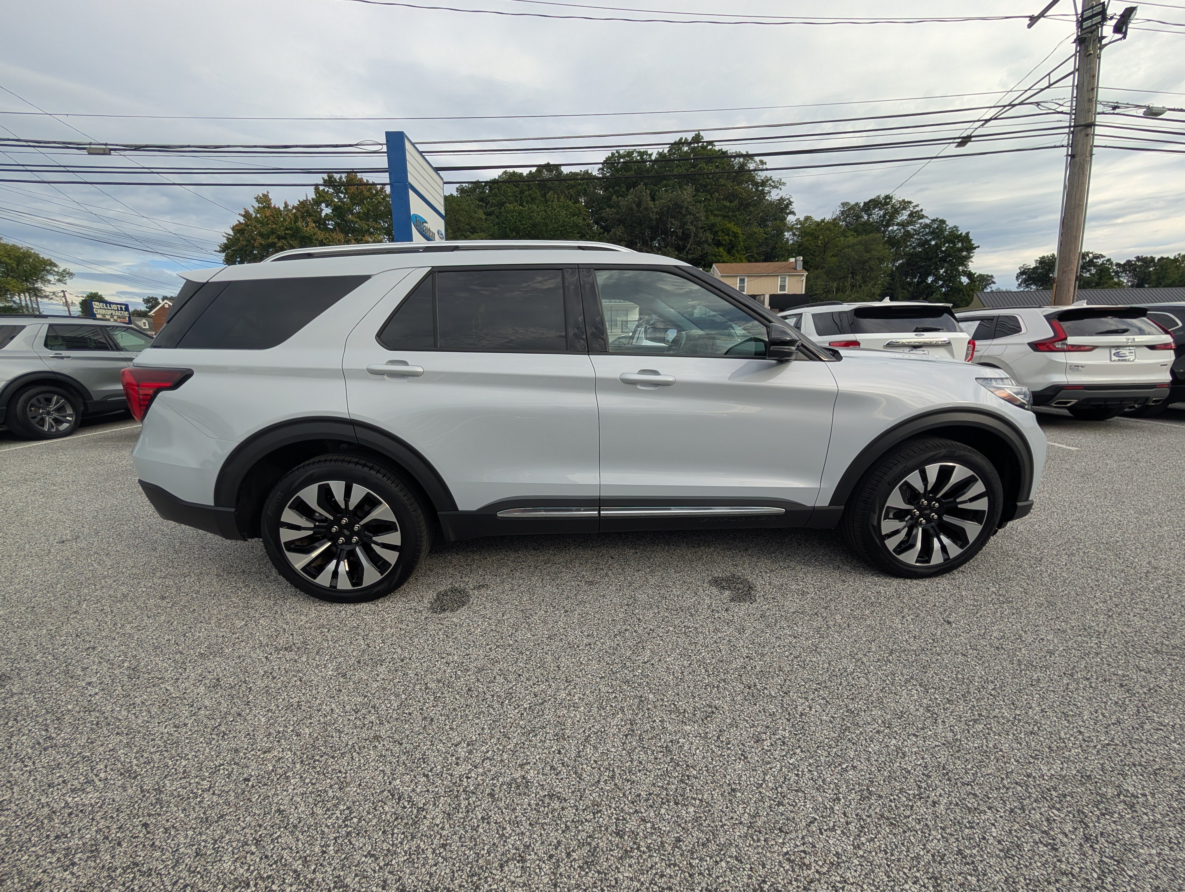 Certified 2025 Ford Explorer Platinum w/ LUX Leather Package AWD/4WD image 8
