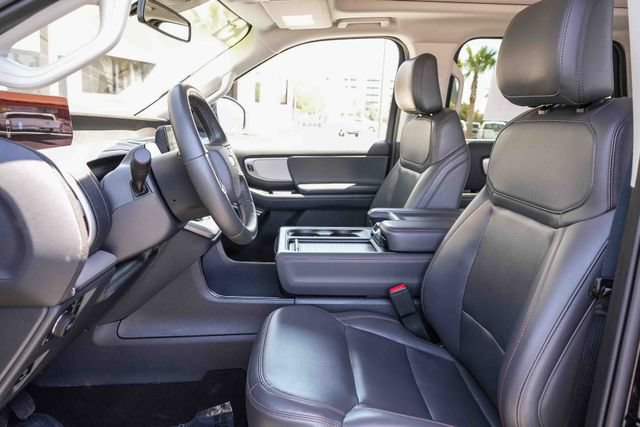 Certified 2025 Ford Expedition Active AWD/4WD image 19