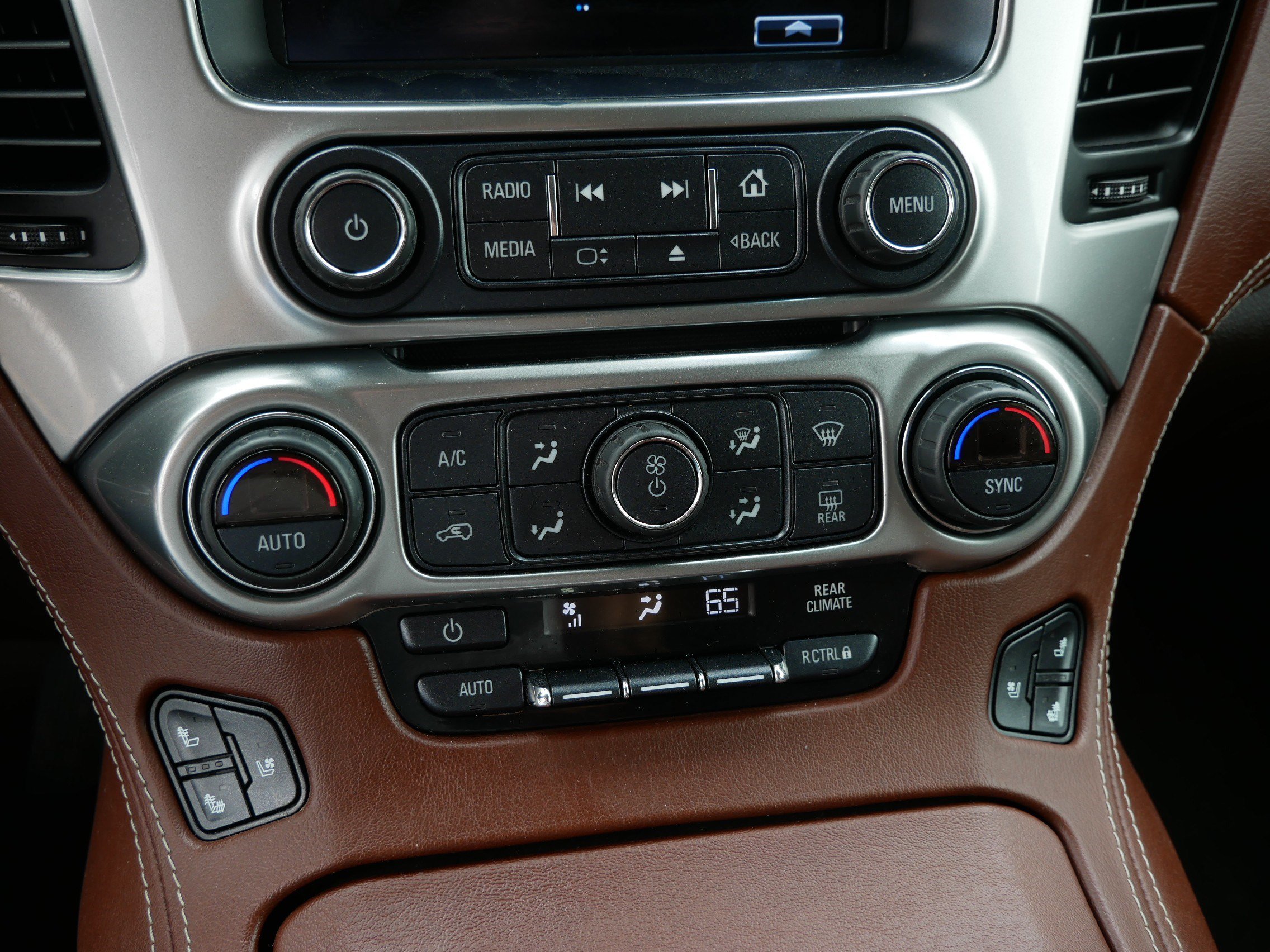 Used 2020 Chevrolet Suburban Premier AWD/4WD image 23