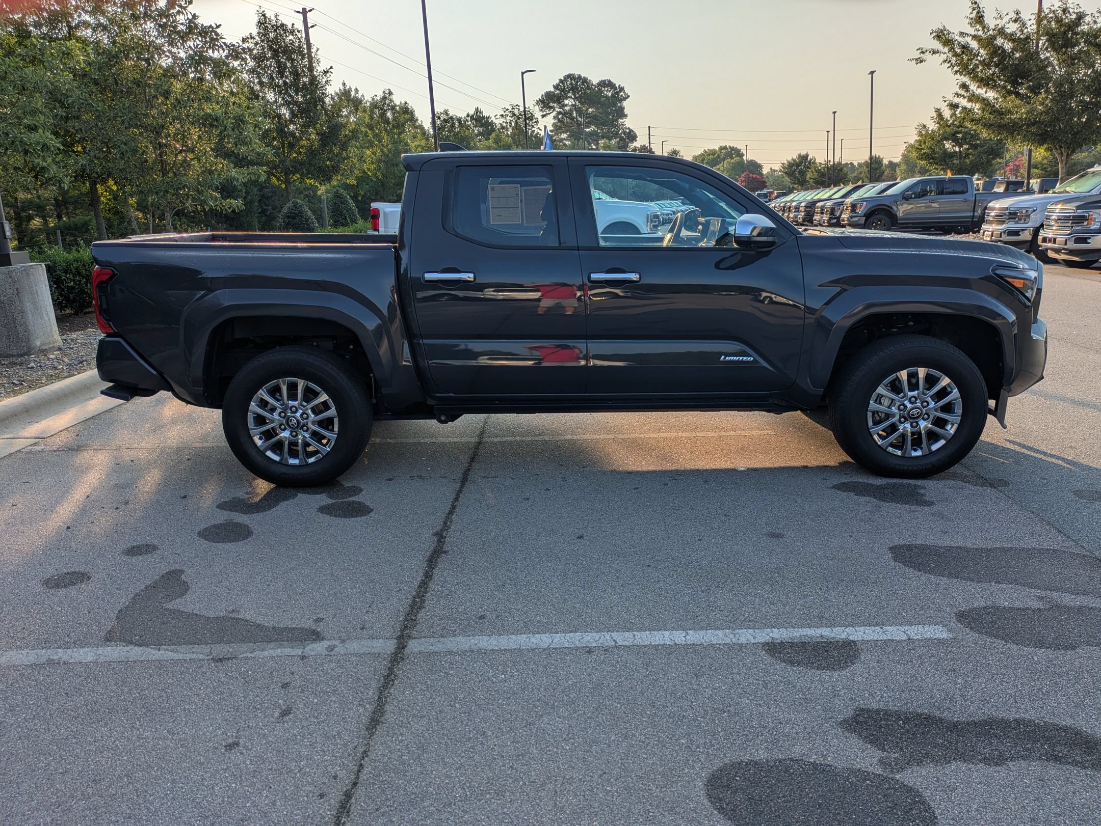 Used 2024 Toyota Tacoma Limited w/ Limited Package (LT) AWD/4WD image 3