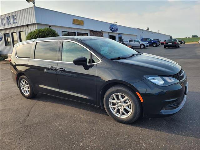 Used 2023 Chrysler Voyager LX FWD image 4