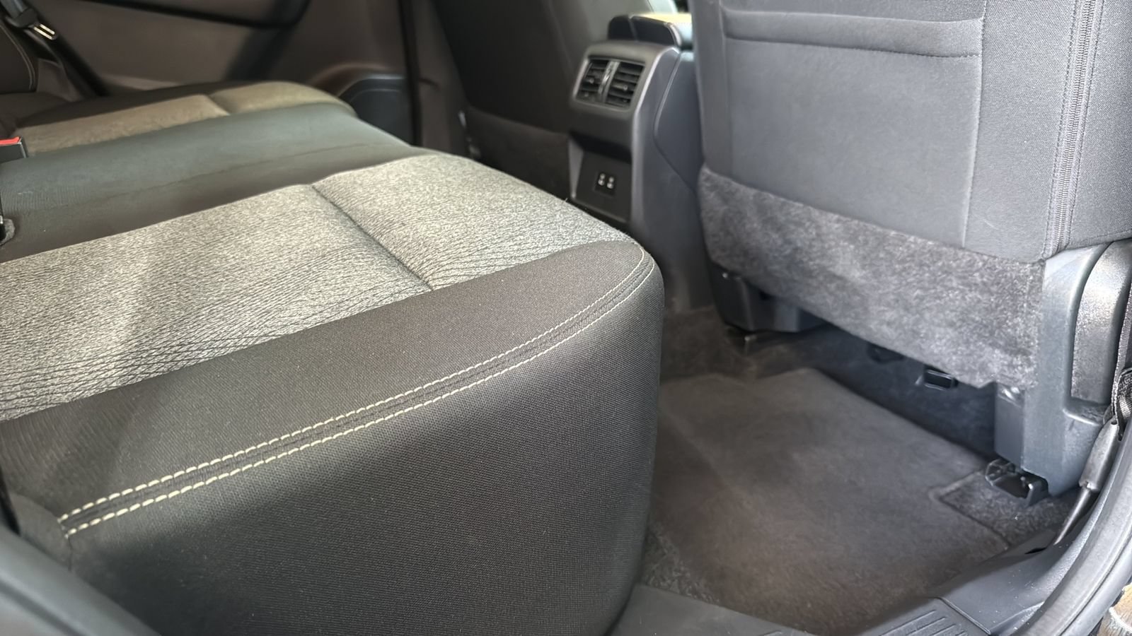 Used 2025 Nissan Rogue SV FWD image 26