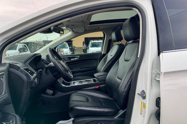 Certified 2022 Ford Edge Titanium AWD/4WD image 17