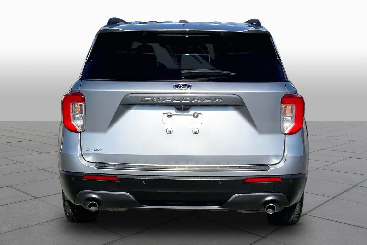 Certified 2021 Ford Explorer XLT w/ Equipment Group 202A RWD image 5