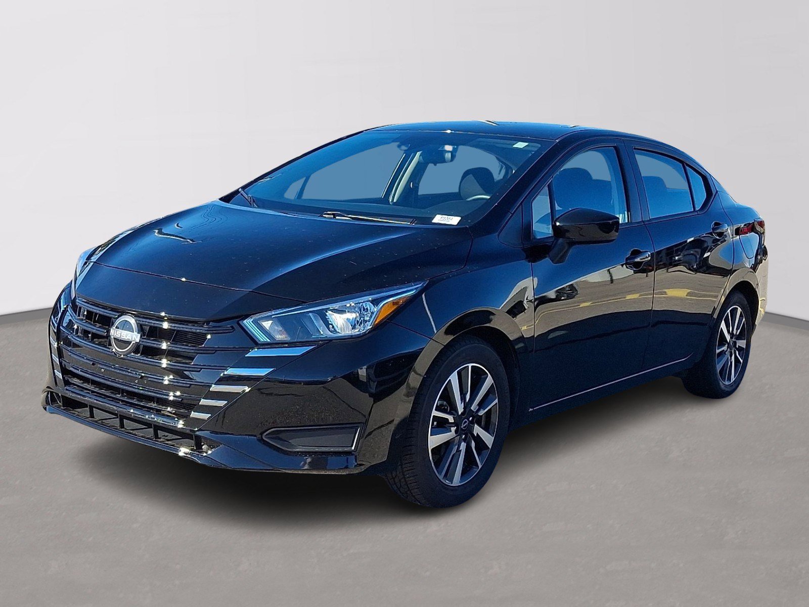 Used 2024 Nissan Versa SV image 3