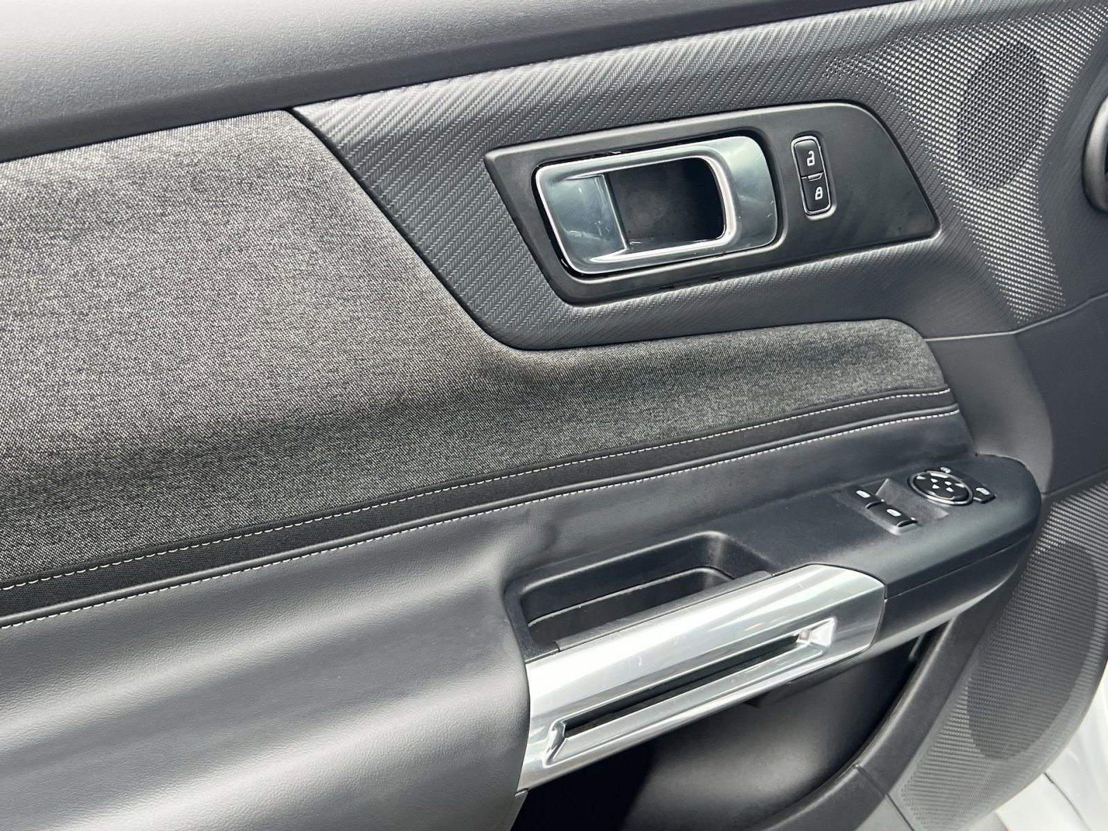 Certified 2025 Ford Mustang Coupe image 15