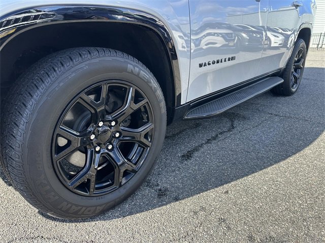Used 2023 Jeep Wagoneer Series II image 12