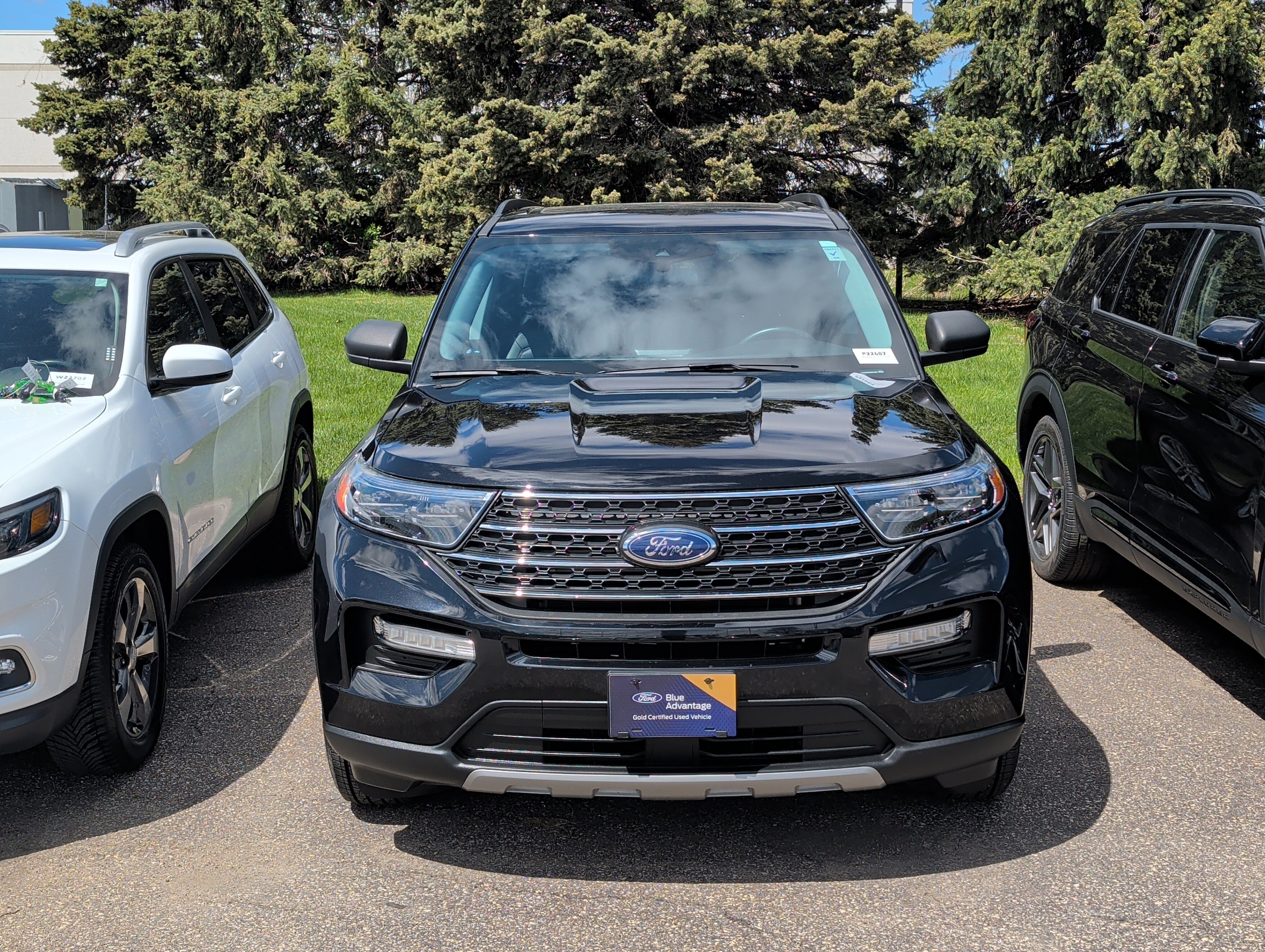 Certified 2022 Ford Explorer XLT w/ Equipment Group 202A AWD/4WD image 5