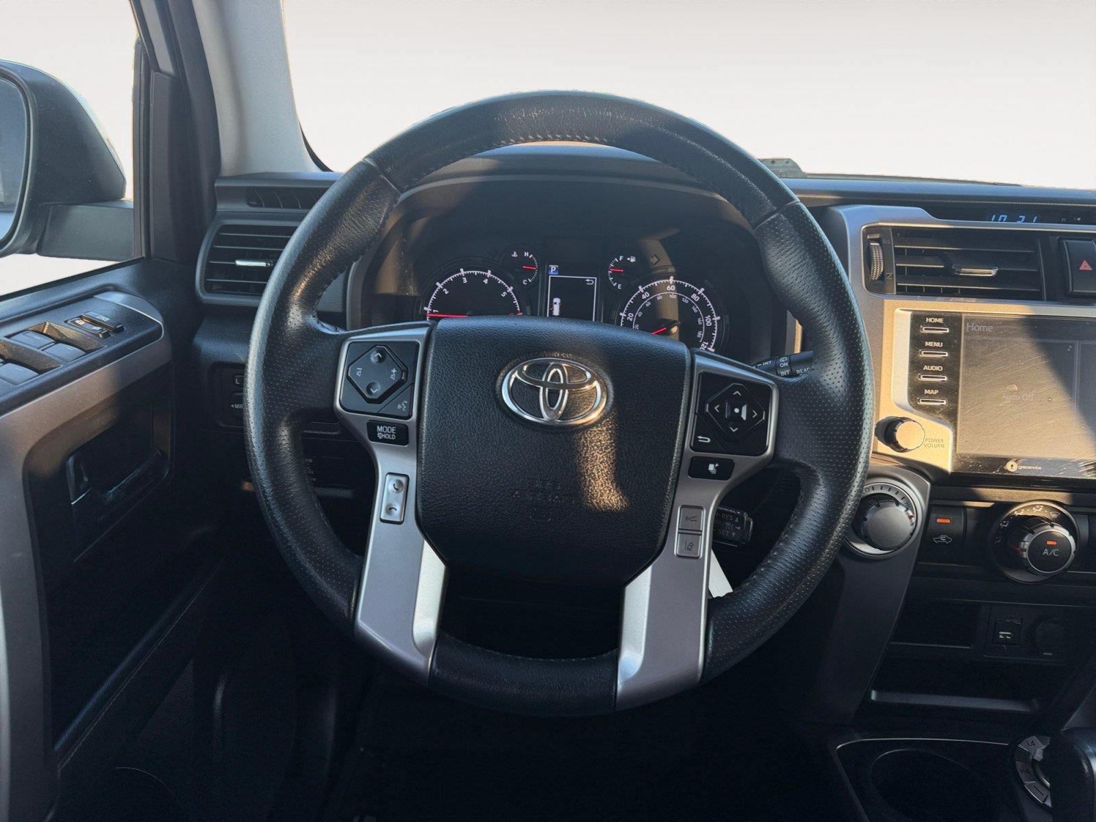 Used 2020 Toyota 4Runner SR5 AWD/4WD image 12