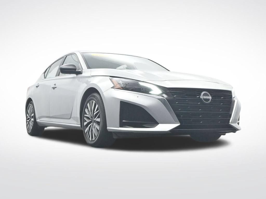 Used 2024 Nissan Altima 2.5 SV FWD image 39