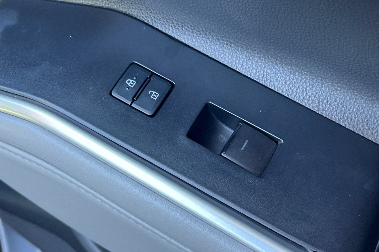 Used 2022 Toyota Highlander LE FWD image 23
