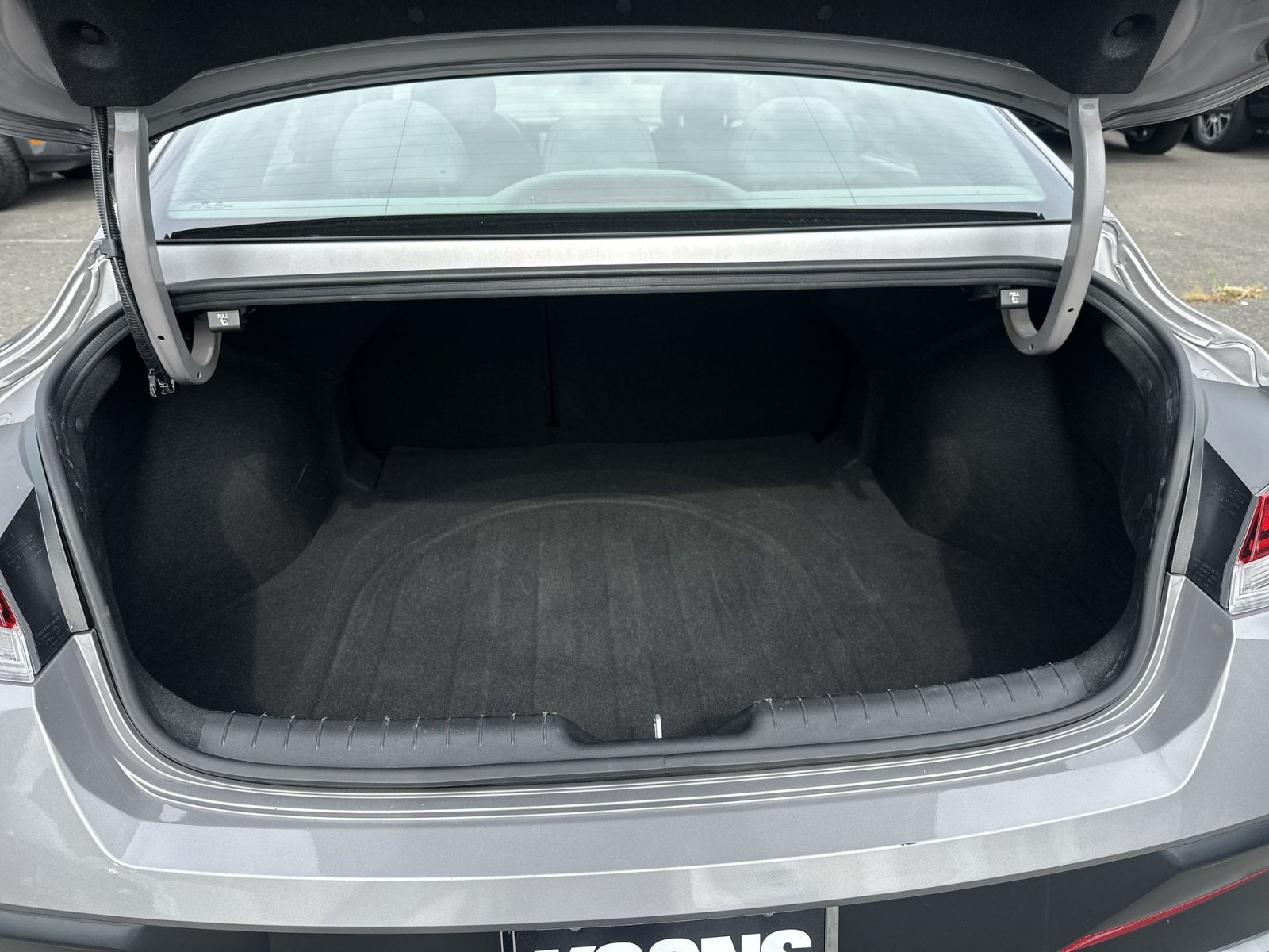 Used 2025 Hyundai Elantra SEL FWD image 27