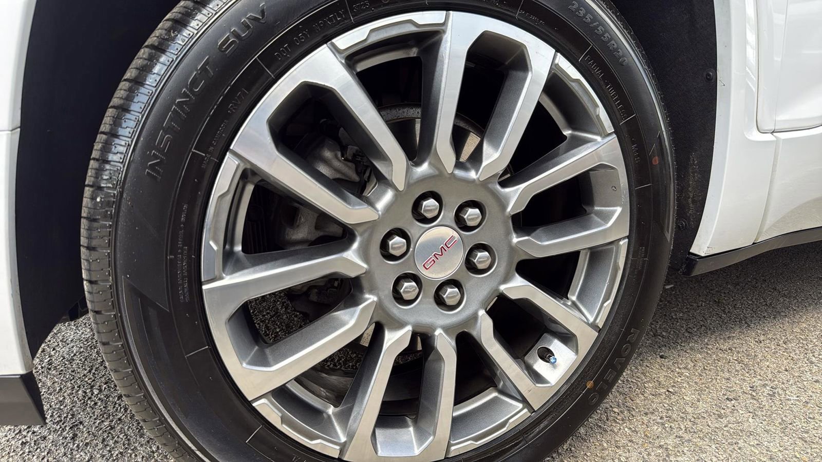 Used 2023 GMC Acadia Denali image 9