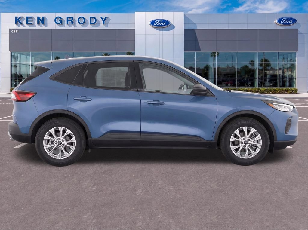Certified 2025 Ford Escape Active w/ Tech Pack #1 FWD image 3