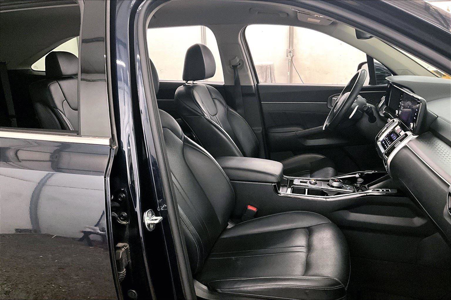 Used 2022 Kia Sorento SX image 9