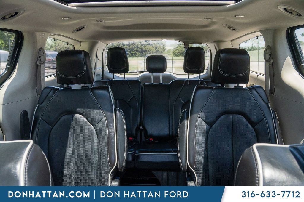 Used 2023 Chrysler Pacifica Limited FWD image 19