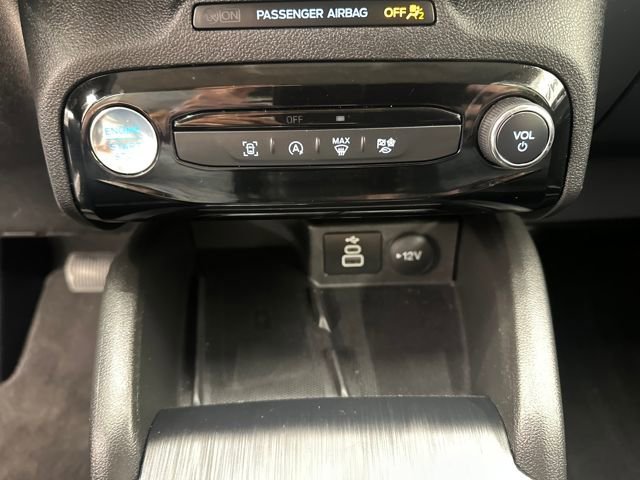 Certified 2025 Ford Escape Platinum image 37