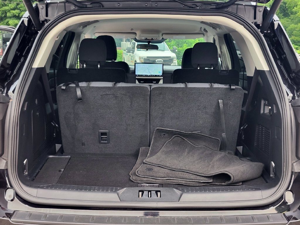 Certified 2025 Ford Explorer Active AWD/4WD image 33