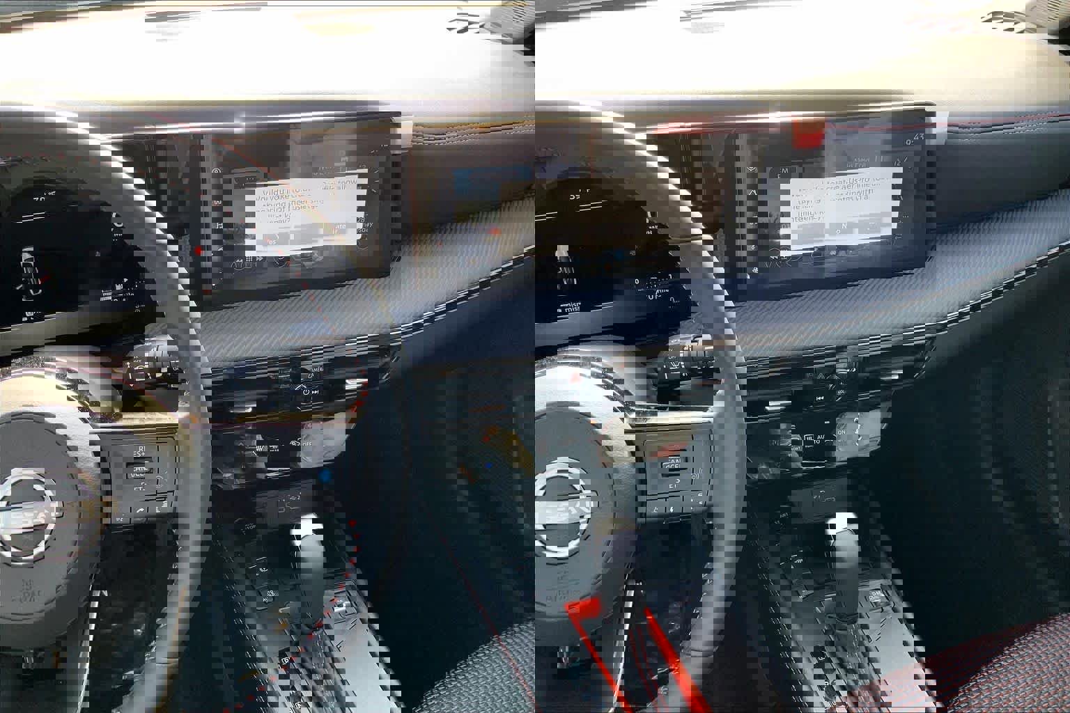 Used 2025 Nissan Kicks SR w/ Interior Electronics Package image 9