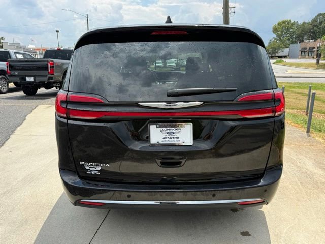 Used 2024 Chrysler Pacifica Touring-L FWD image 10