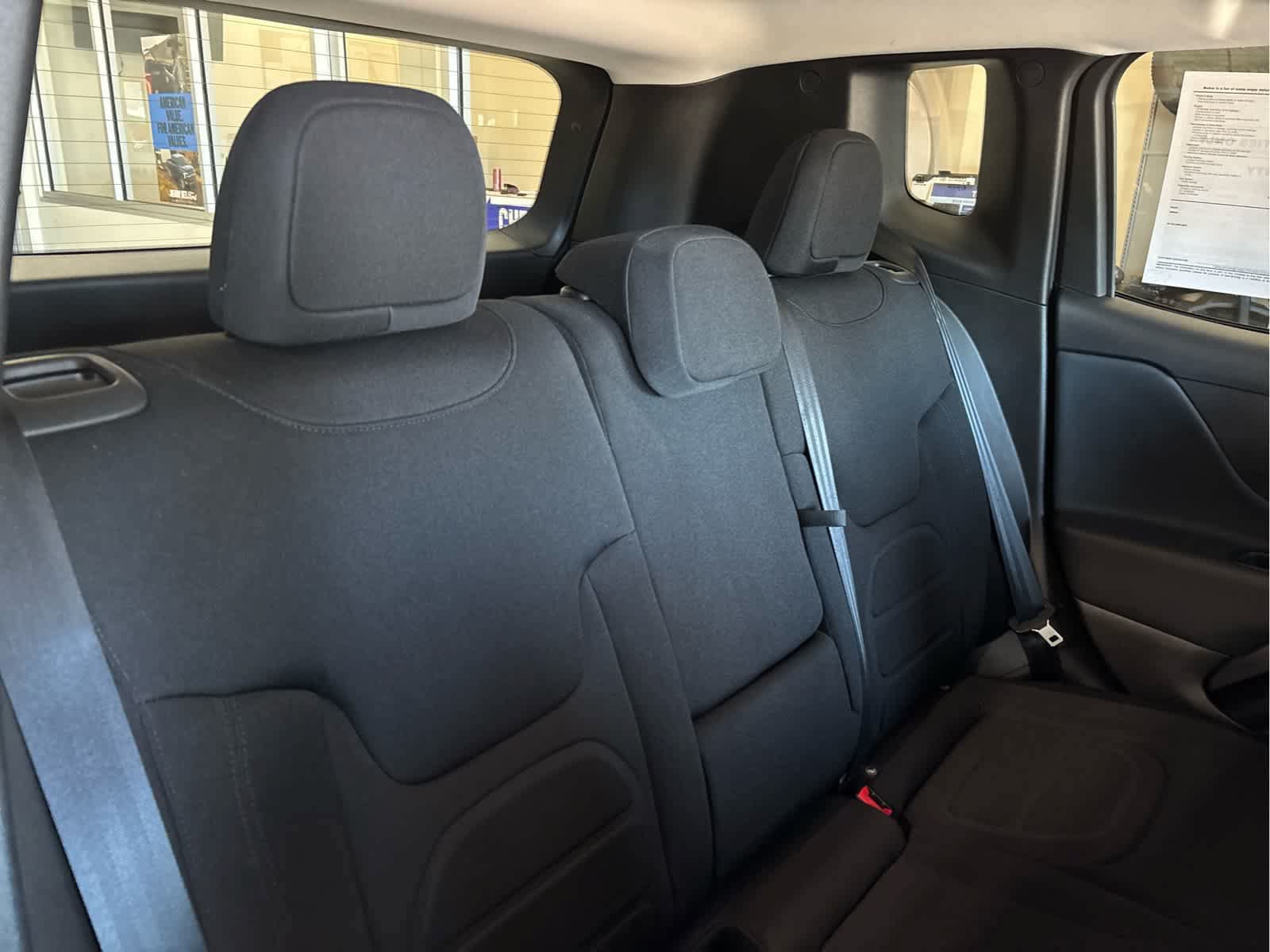 Used 2022 Jeep Renegade Latitude w/ Convenience Group AWD/4WD image 34