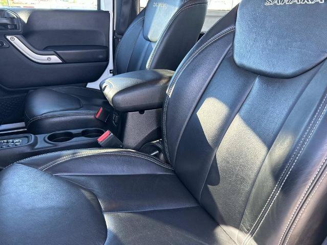 Used 2017 Jeep Wrangler Sahara w/ Connectivity Group AWD/4WD image 20
