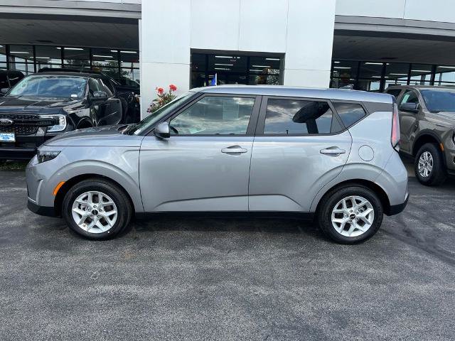 Used 2025 Kia Soul LX w/ LX Technology Package FWD image 3