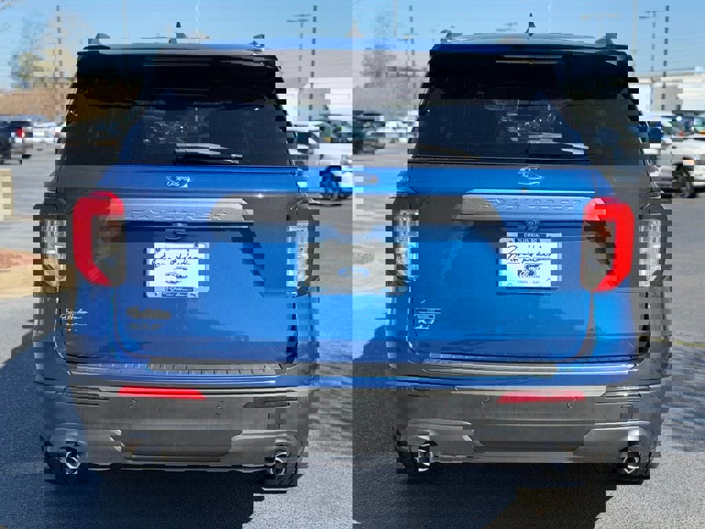 Certified 2022 Ford Explorer XLT w/ Equipment Group 202A image 4