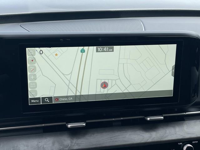 Used 2024 Kia Carnival EX image 12