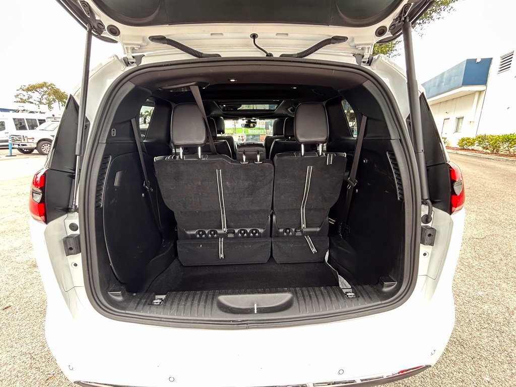 Used 2026 Chrysler Pacifica Limited FWD image 34