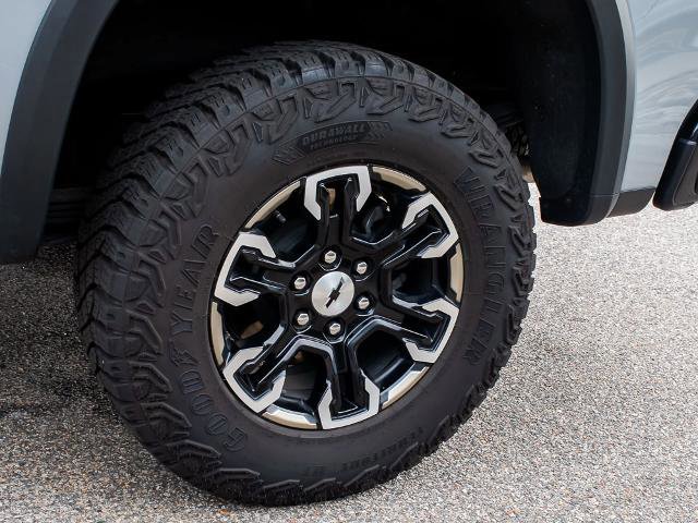 Used 2025 Chevrolet Silverado 1500 ZR2 w/ Technology Package AWD/4WD image 6