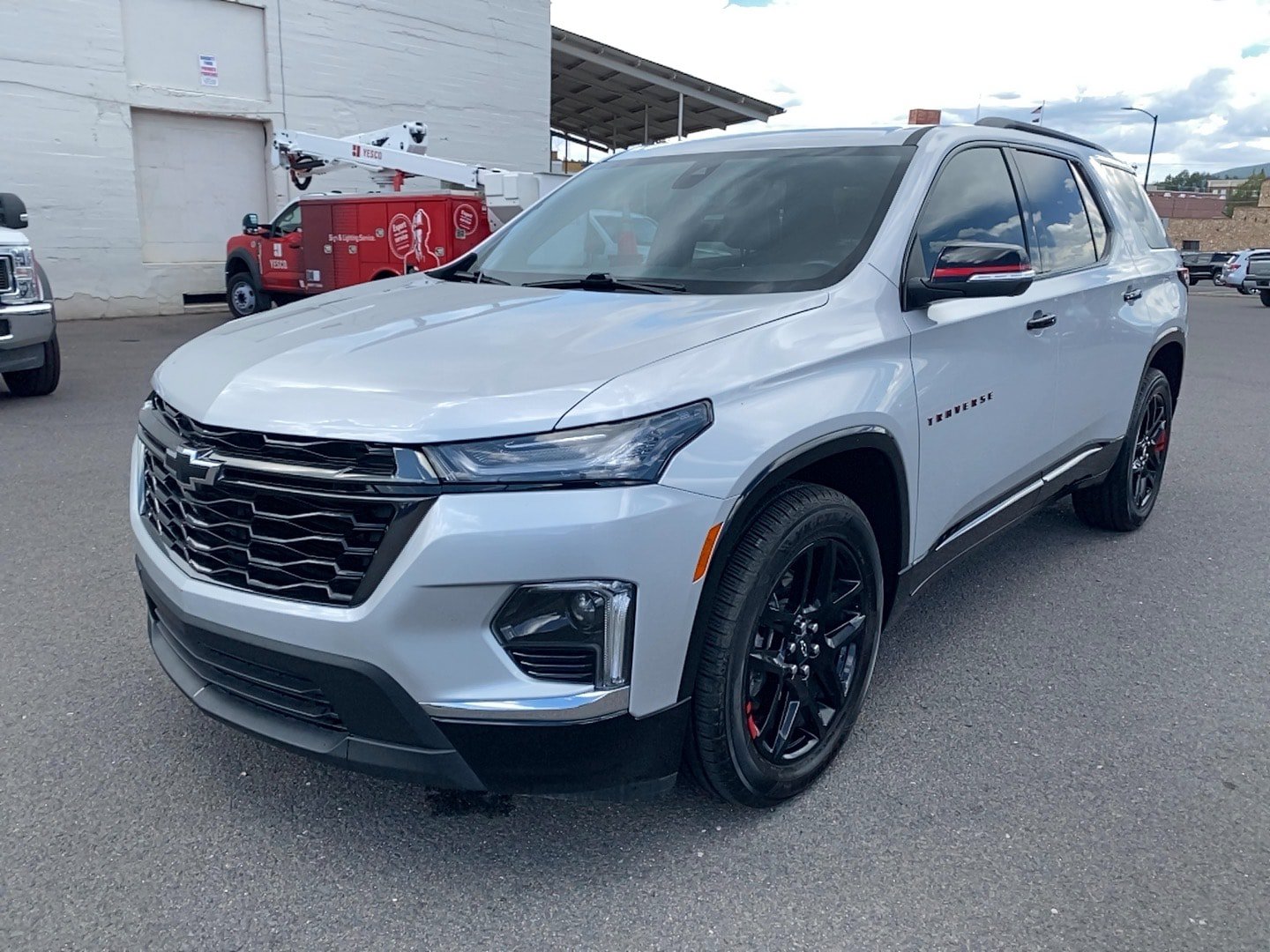 Used 2022 Chevrolet Traverse Premier w/ Redline Edition FWD image 2
