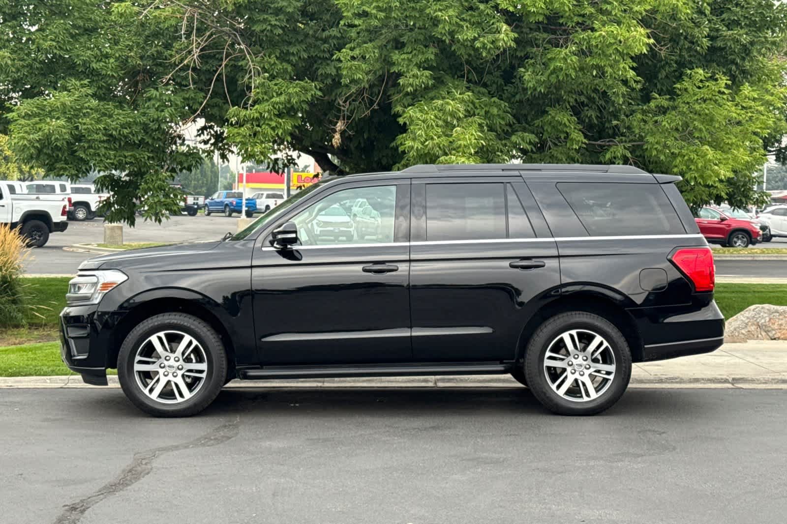 Certified 2024 Ford Expedition XLT AWD/4WD image 5