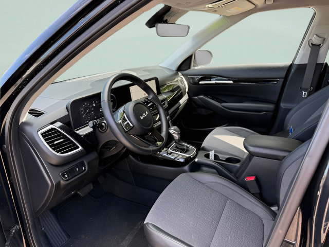 Used 2024 Kia Seltos S AWD/4WD image 4