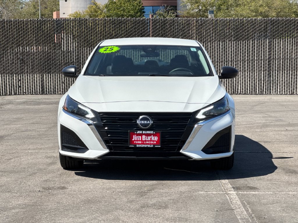 Used 2025 Nissan Altima 2.5 SV FWD image 8