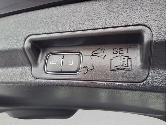 Certified 2020 Ford Explorer XLT w/ Equipment Group 202A AWD/4WD image 11