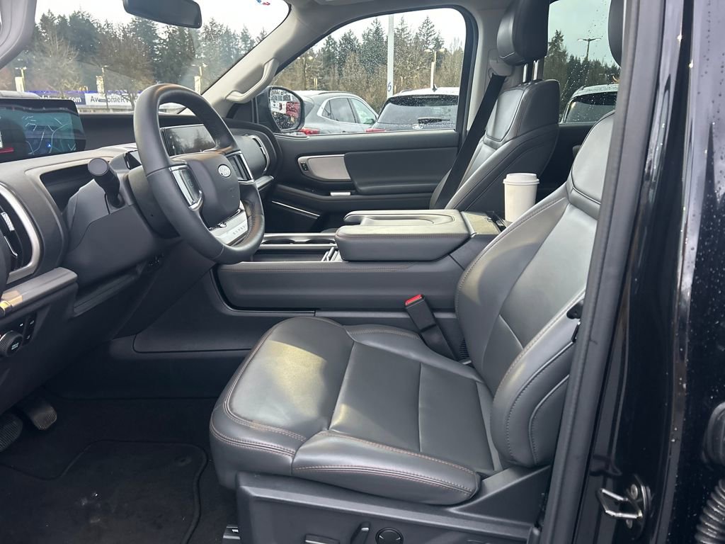 Certified 2025 Ford Expedition Active image 5