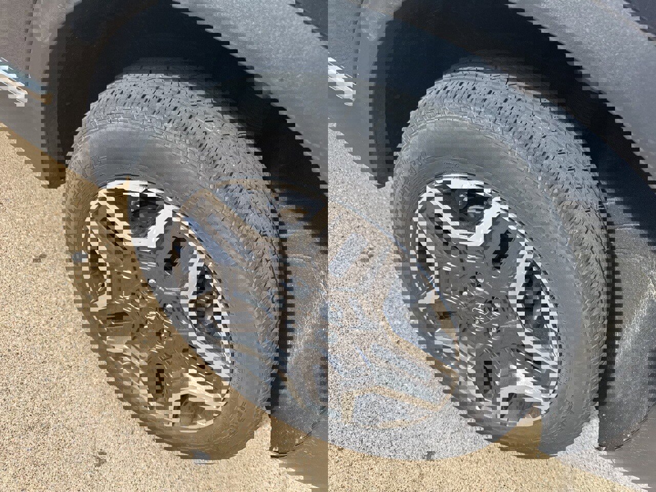 Used 2023 Hyundai Santa Fe SEL Premium image 7