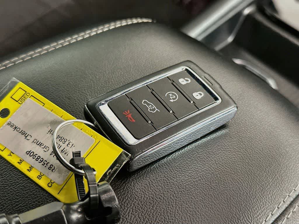 Used 2024 Jeep Grand Cherokee L Laredo AWD/4WD image 22
