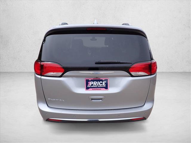 Used 2018 Chrysler Pacifica Touring-L FWD video 3