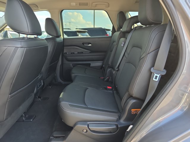 Used 2026 Nissan Pathfinder SL FWD image 11