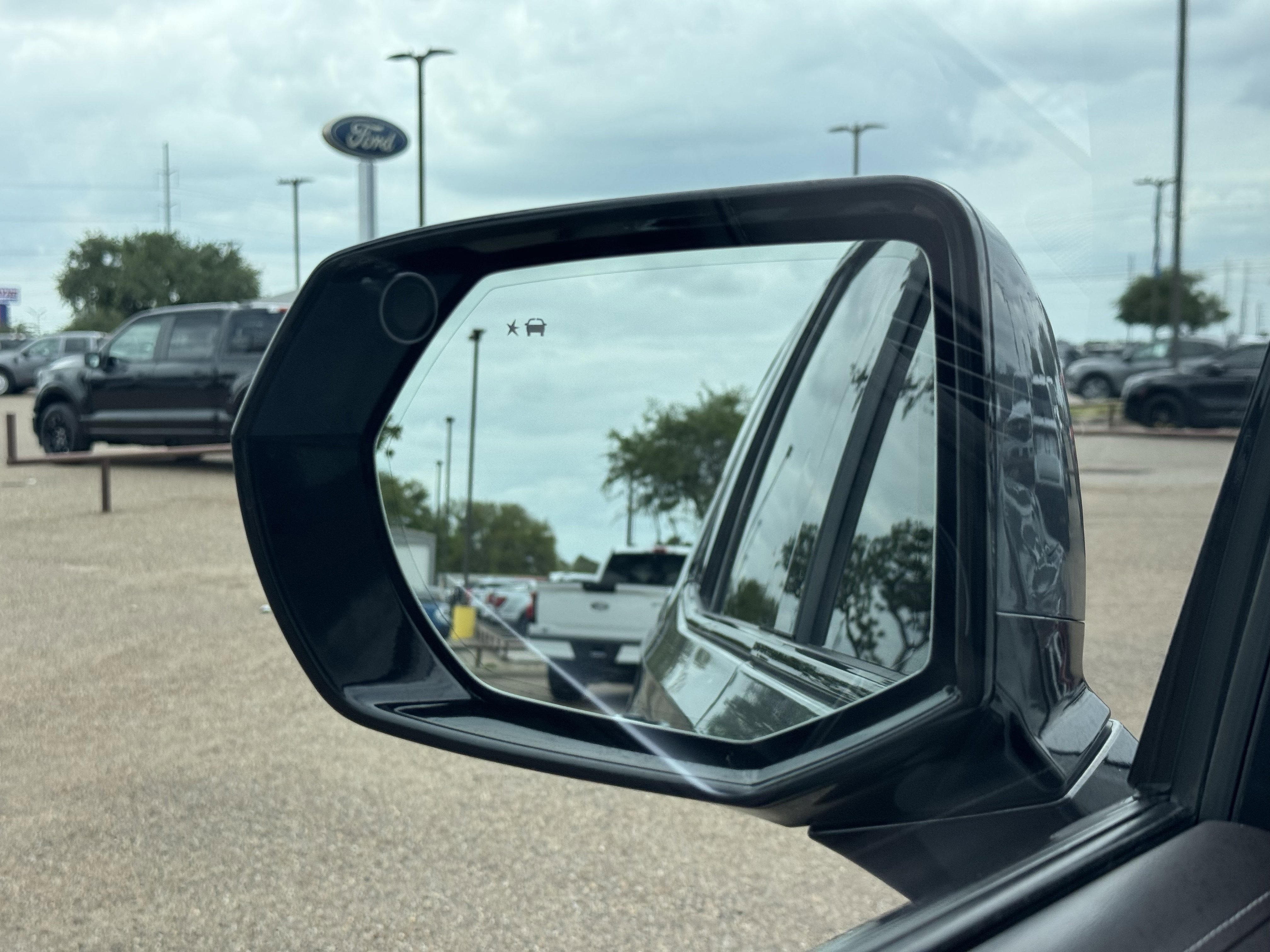 Used 2021 Chevrolet Tahoe Z71 w/ Luxury Package AWD/4WD image 21