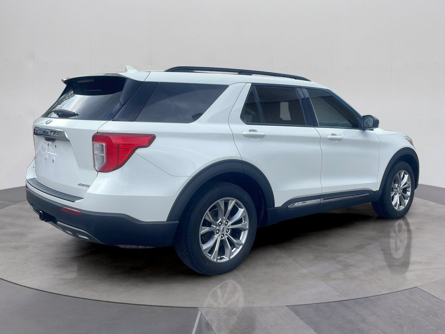 Certified 2023 Ford Explorer XLT w/ Equipment Group 202A AWD/4WD image 6