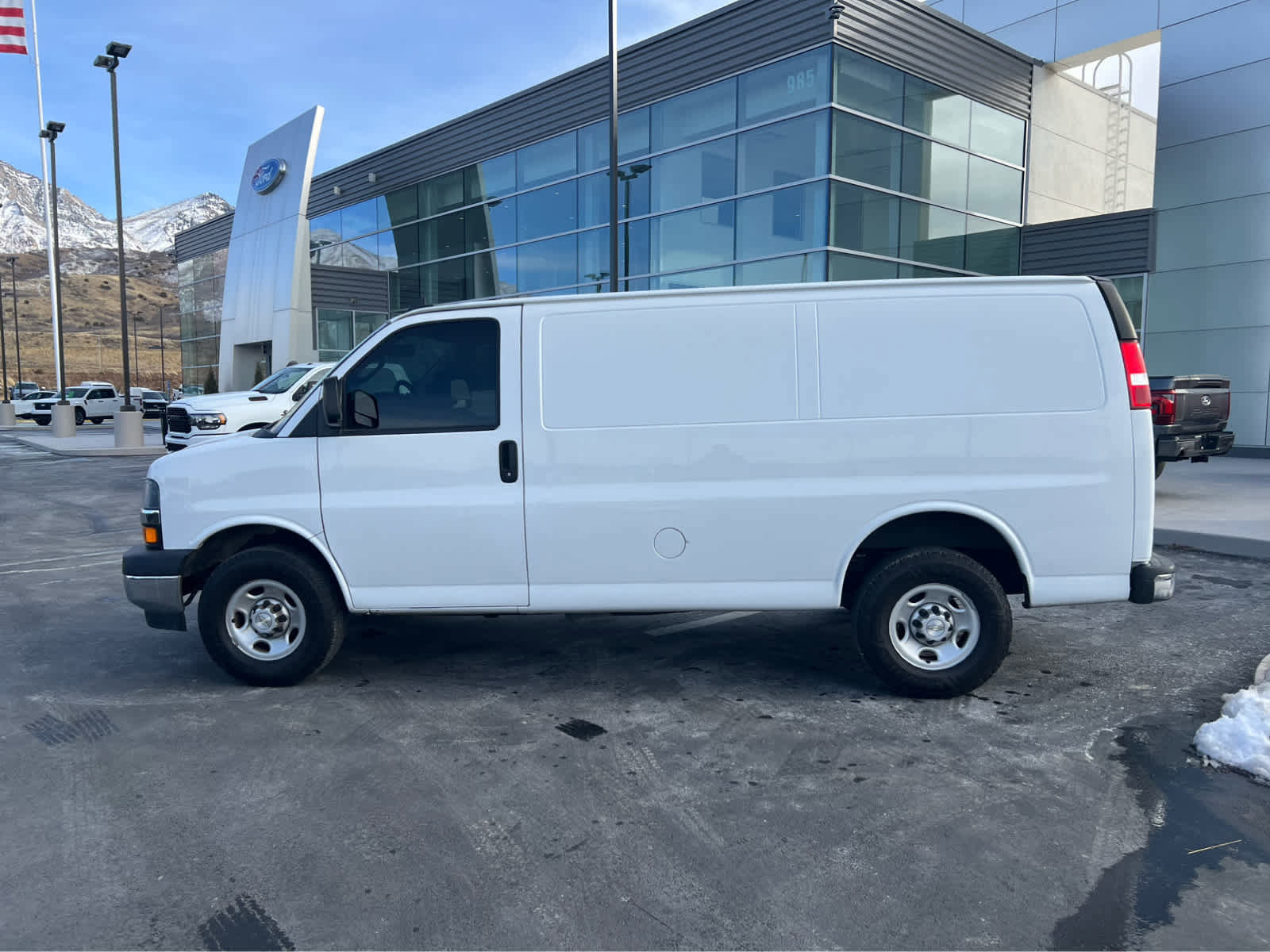 Used 2021 Chevrolet Express 2500 w/ Driver Convenience Package image 3