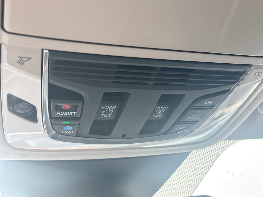 Used 2022 Acura MDX w/ Technology Package AWD/4WD image 40
