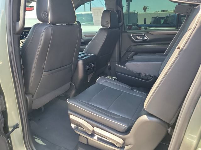Used 2024 Chevrolet Suburban Premier w/ Premium Package 2 AWD/4WD image 14