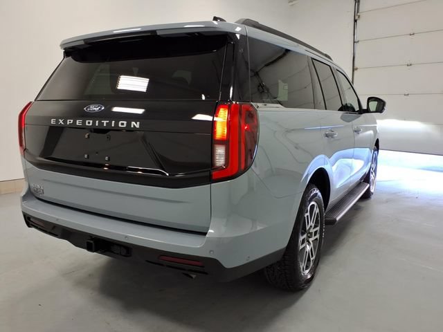 Certified 2025 Ford Expedition Active AWD/4WD image 3