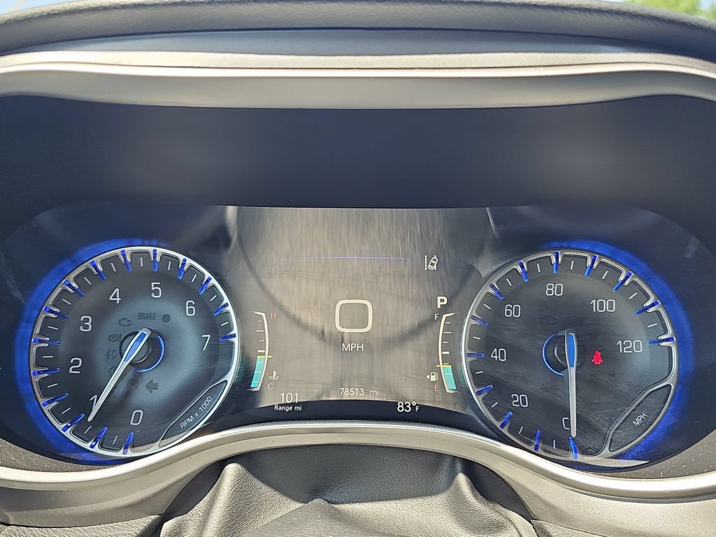 Used 2023 Chrysler Pacifica Touring-L FWD image 19