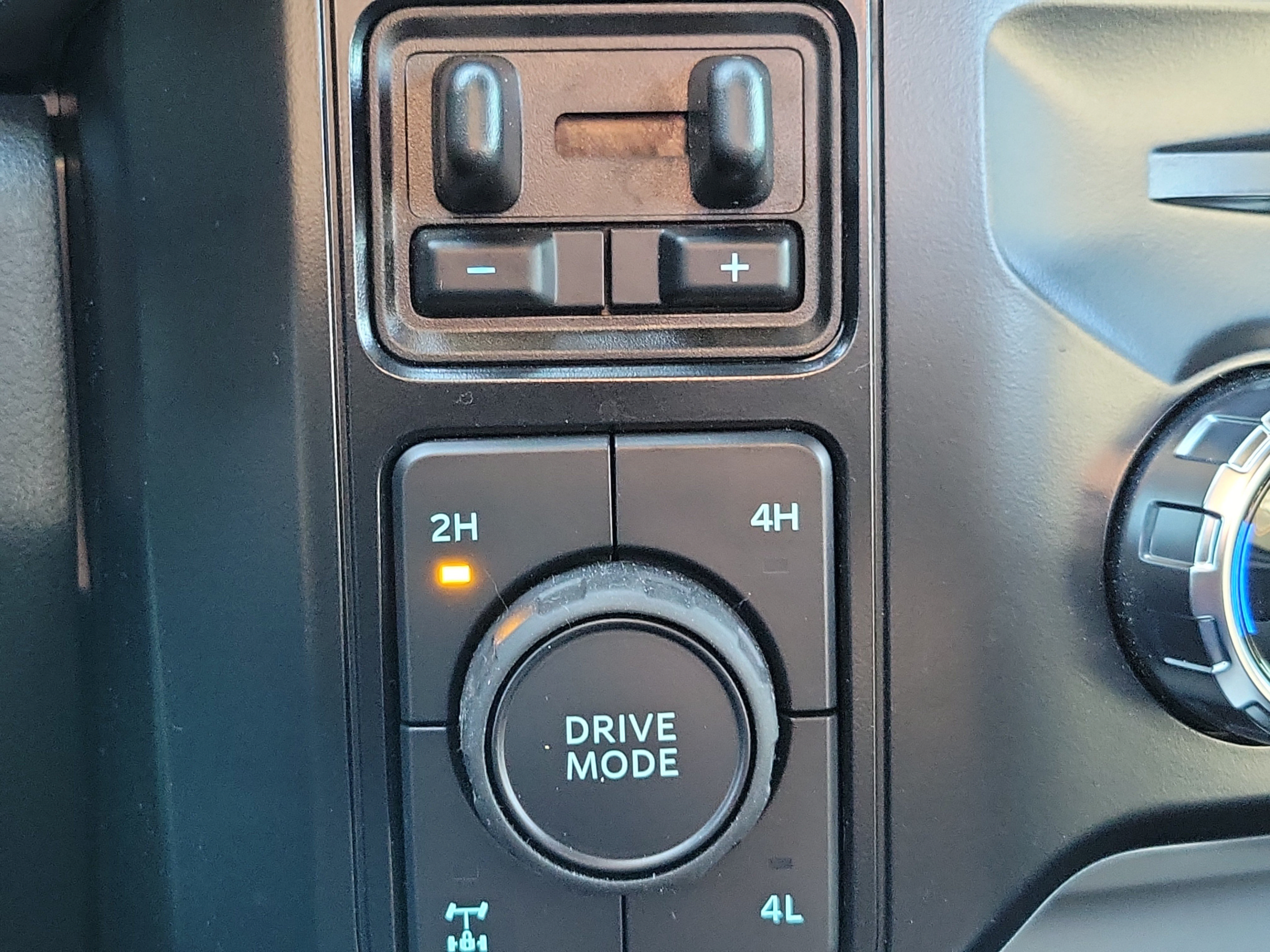 Certified 2024 Ford F350 Platinum AWD/4WD image 28