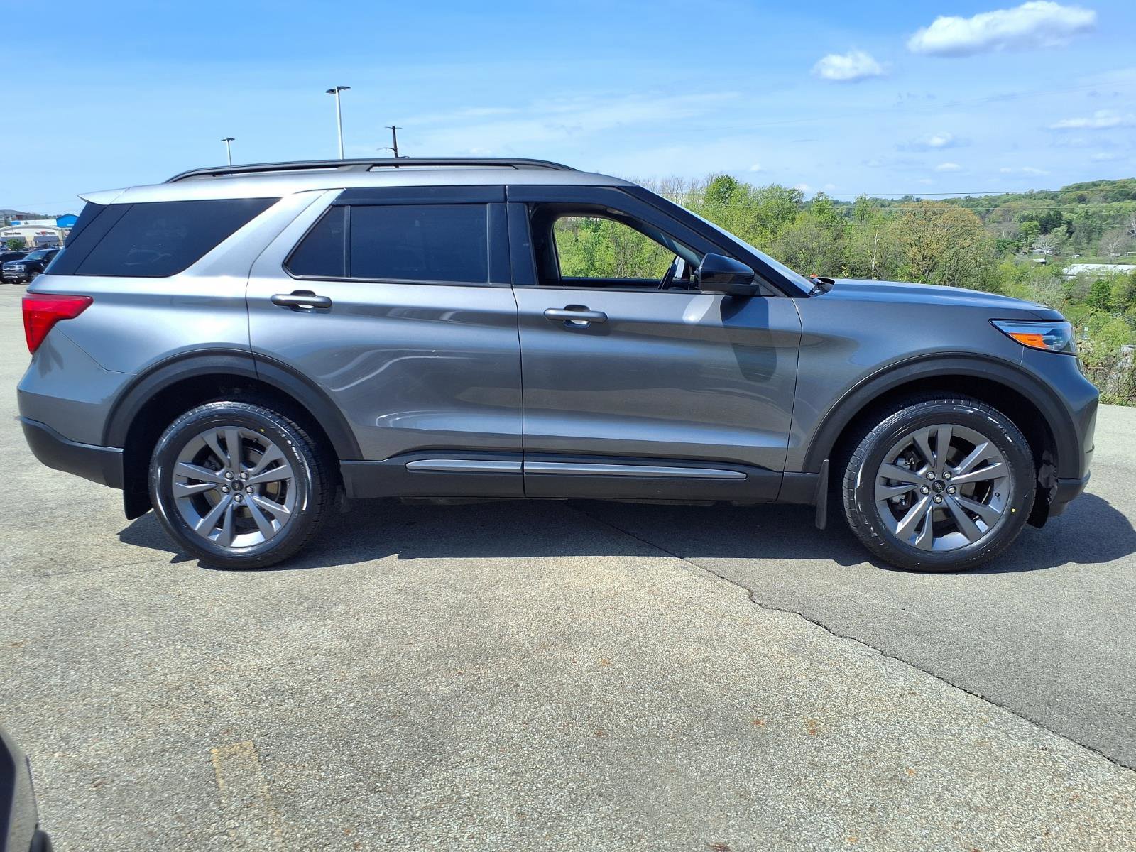 Certified 2023 Ford Explorer XLT w/ Equipment Group 202A AWD/4WD image 6